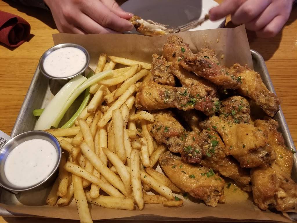 Twin Peaks Fort Myers | restaurant | 16411 Corporate Commerce Way, Fort Myers, FL 33913, USA | 2392459559 OR +1 239-245-9559