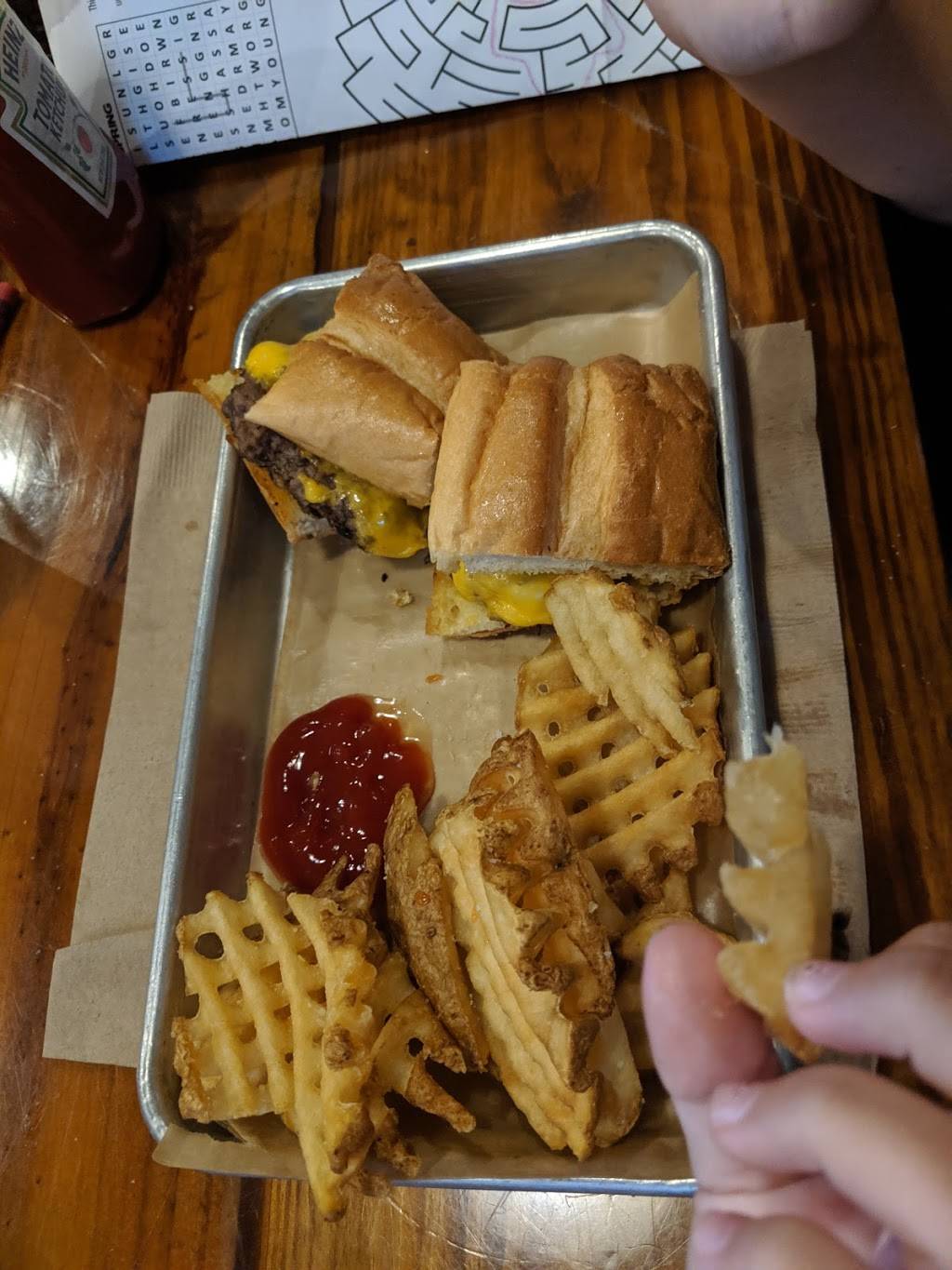 Rachaels: Sports • Food • Fun! | restaurant | 1190 King George Blvd, Savannah, GA 31419, USA | 9129207772 OR +1 912-920-7772