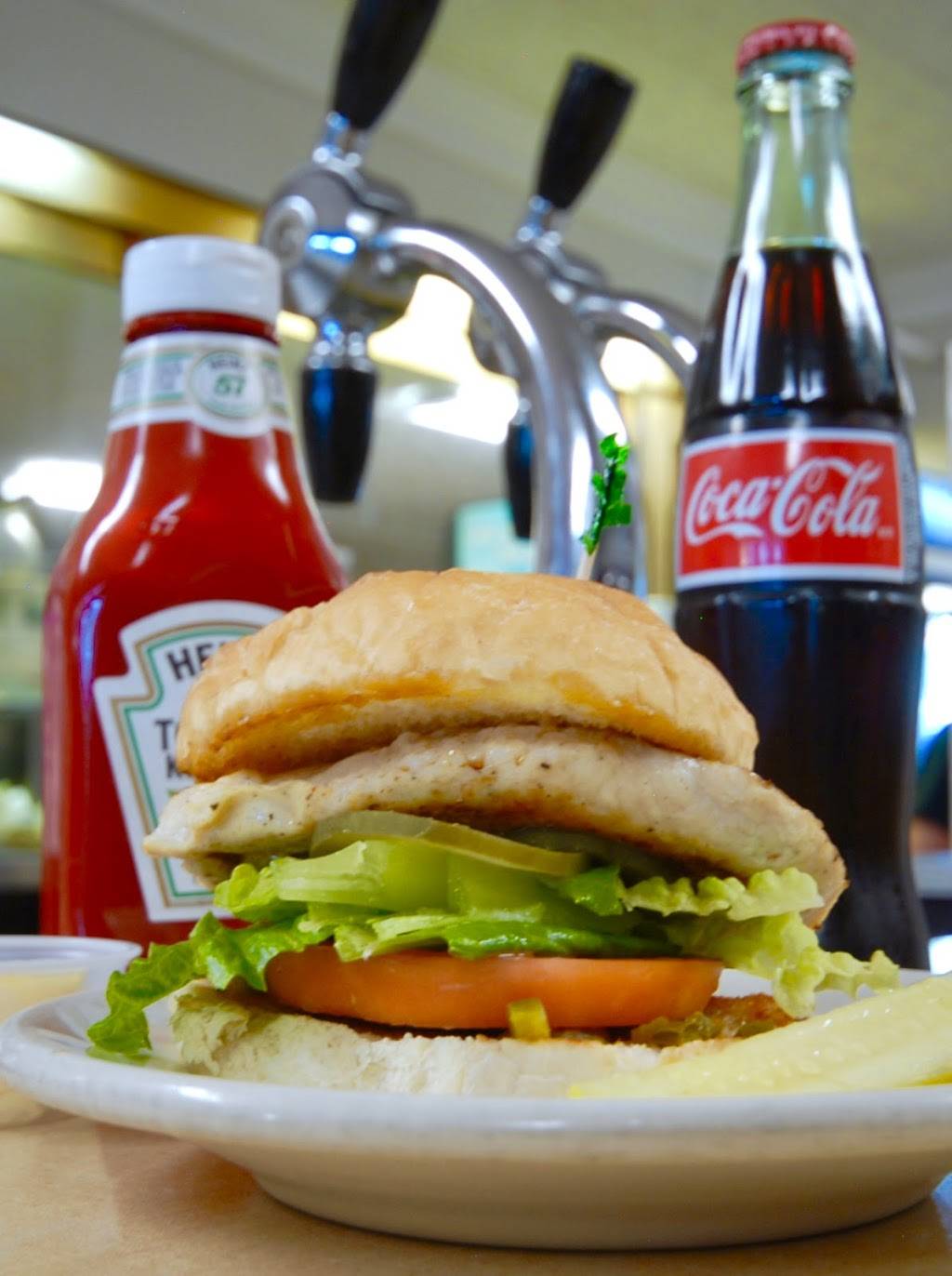 Pats Pizza Orono | meal delivery | 11 Mill St, Orono, ME 04473, USA | 2078662111 OR +1 207-866-2111