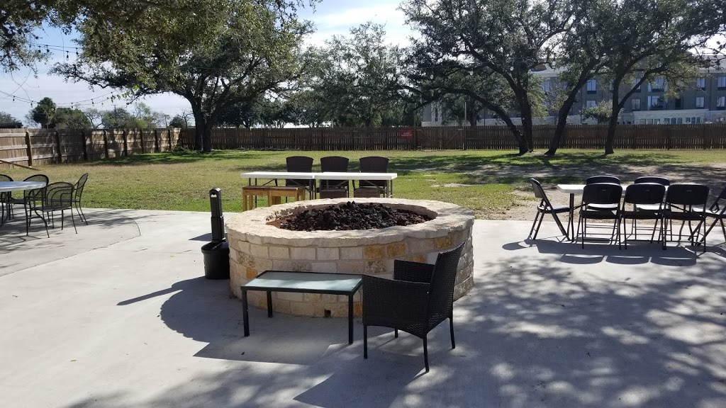 Sammys Burgers & Brew | restaurant | 2144 Ellis Rd, Beeville, TX 78102, USA | 3613581067 OR +1 361-358-1067