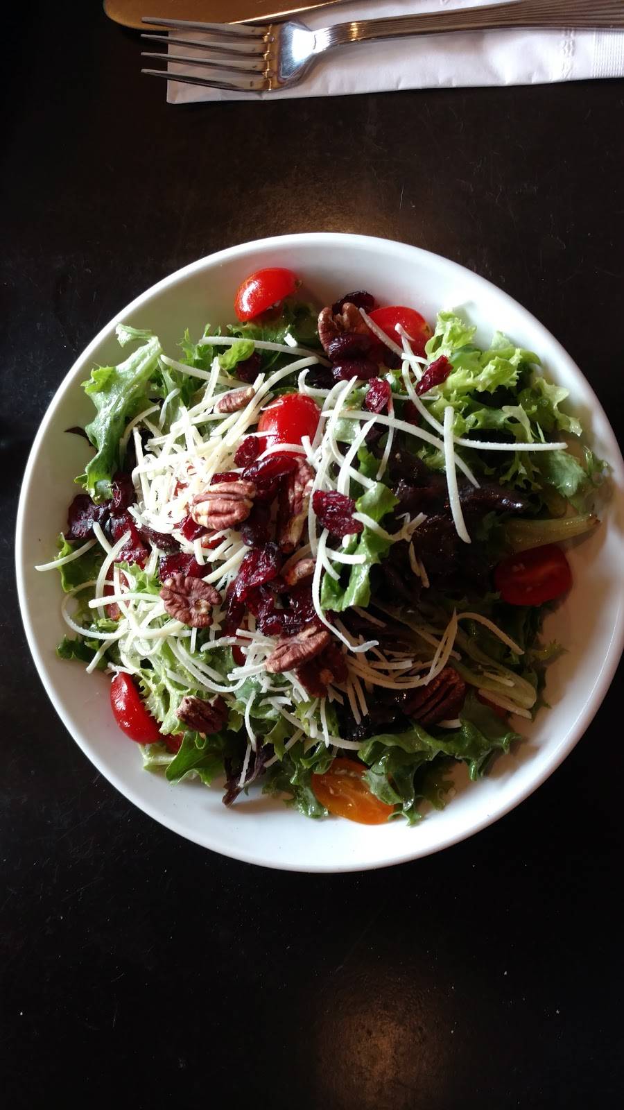 Loretta | restaurant | 15 Pleasant St, Newburyport, MA 01950, USA | 9784630000 OR +1 978-463-0000