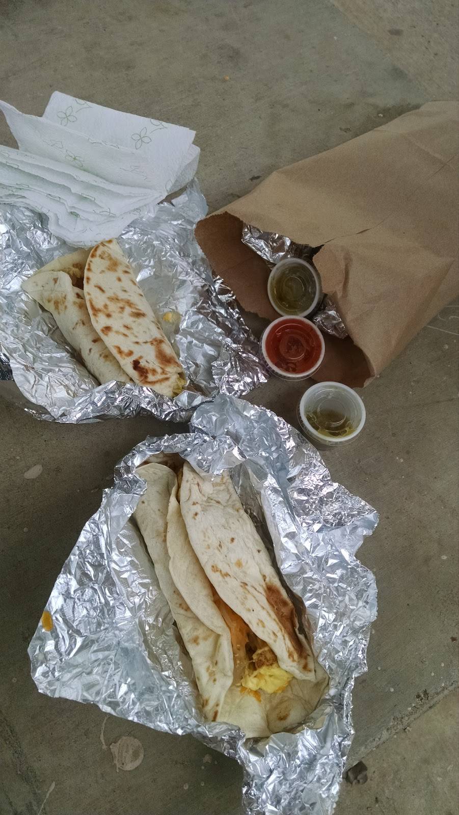 Regis Taqueria | restaurant | 302 W Brown St, Hearne, TX 77859, USA | 9795998369 OR +1 979-599-8369