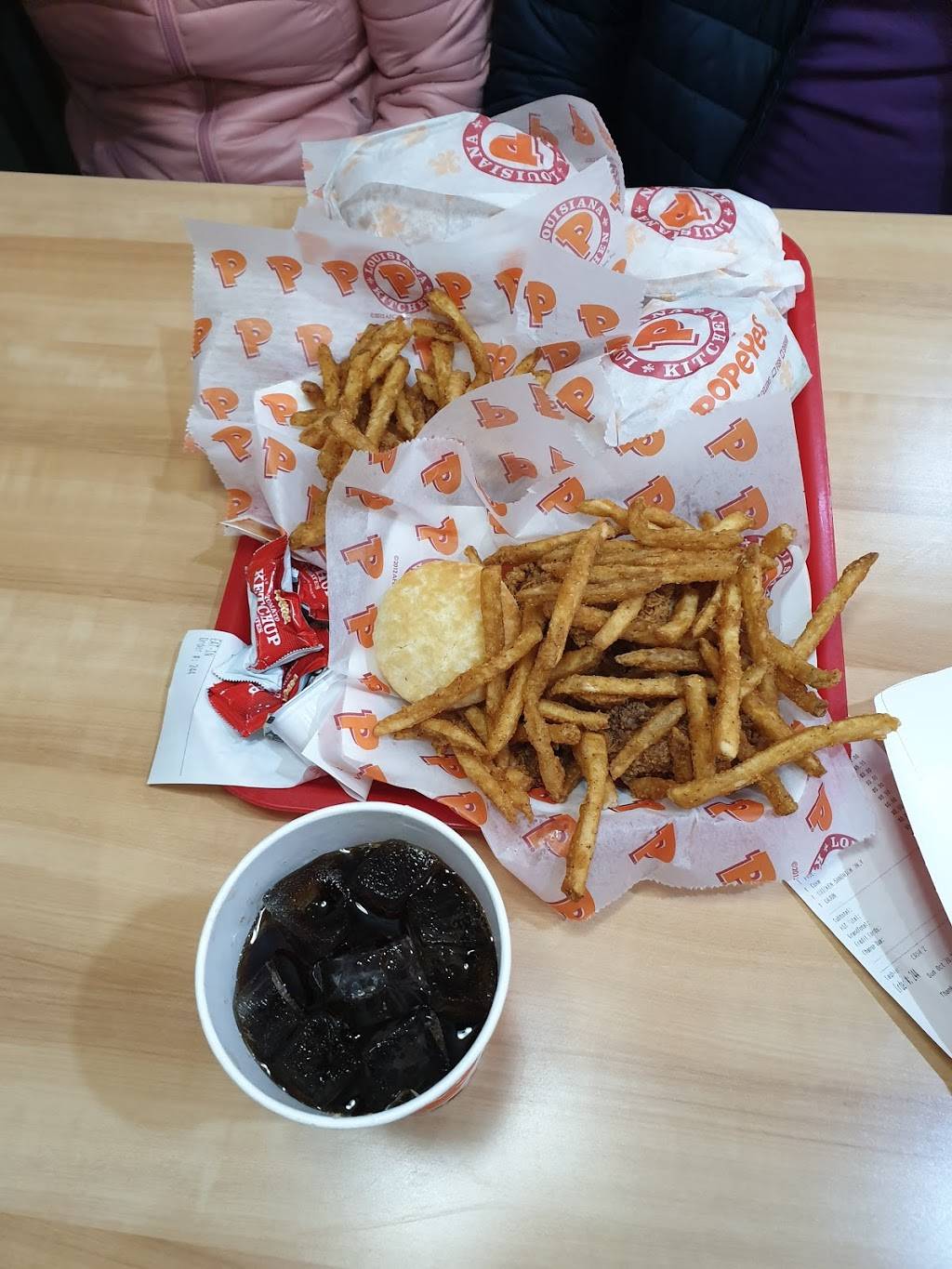 Popeyes | restaurant | 2515 Hurontario St, Mississauga, ON L5A 4C8, Canada | 9052733500 OR +1 905-273-3500