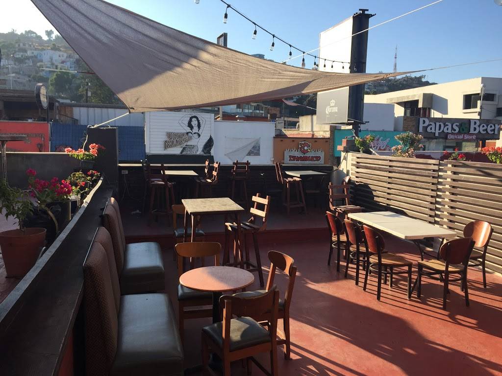 Quezesos Barchelona Pizza Bar | restaurant | Av. Ruiz 92, Zona Centro, 22800 Ensenada, B.C., Mexico | 016461743330 OR +52 646 174 3330