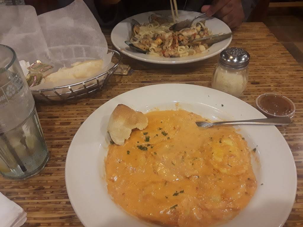 Pinos Italiano & Grill | restaurant | 15498 N James Madison Hwy, Dillwyn, VA 23936, USA | 4349832531 OR +1 434-983-2531