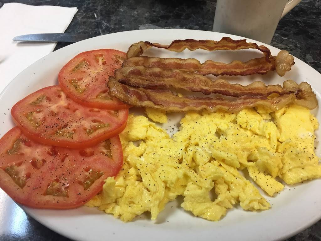 Phenix Square | restaurant | 9 Pleasant St, West Warwick, RI 02893, USA | 4018288110 OR +1 401-828-8110