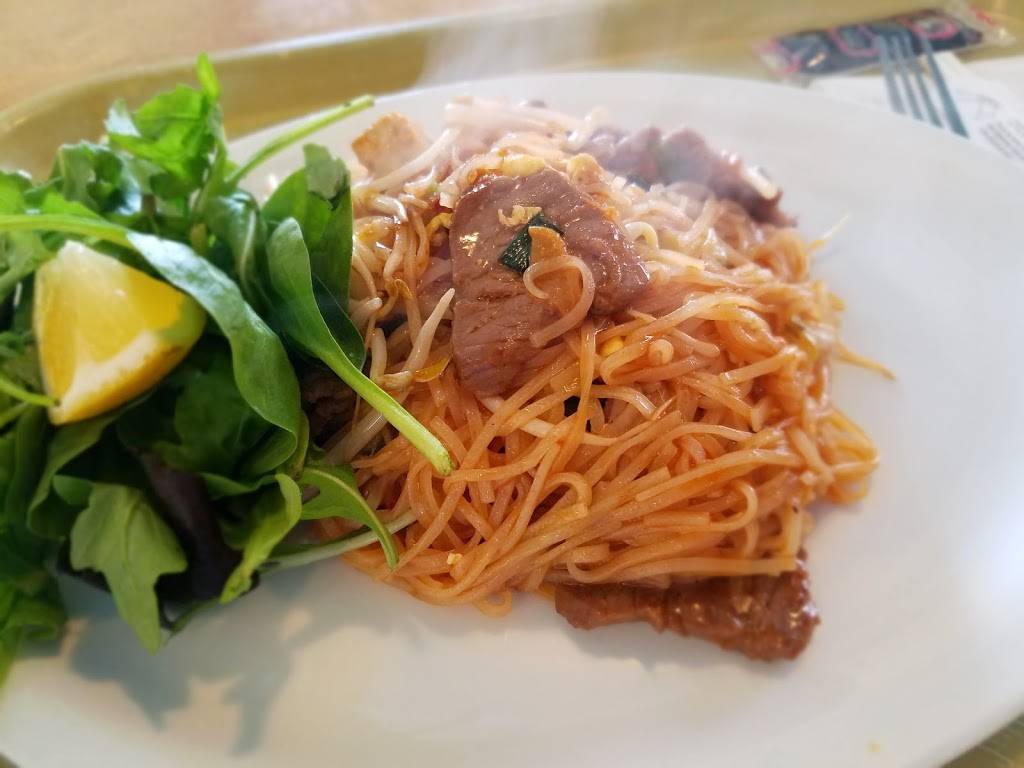 Thaï Clubstar | restaurant | 4893 Rue Laval, Lac-Mégantic, QC G6B 1E2, Canada | 8195835179 OR +1 819-583-5179