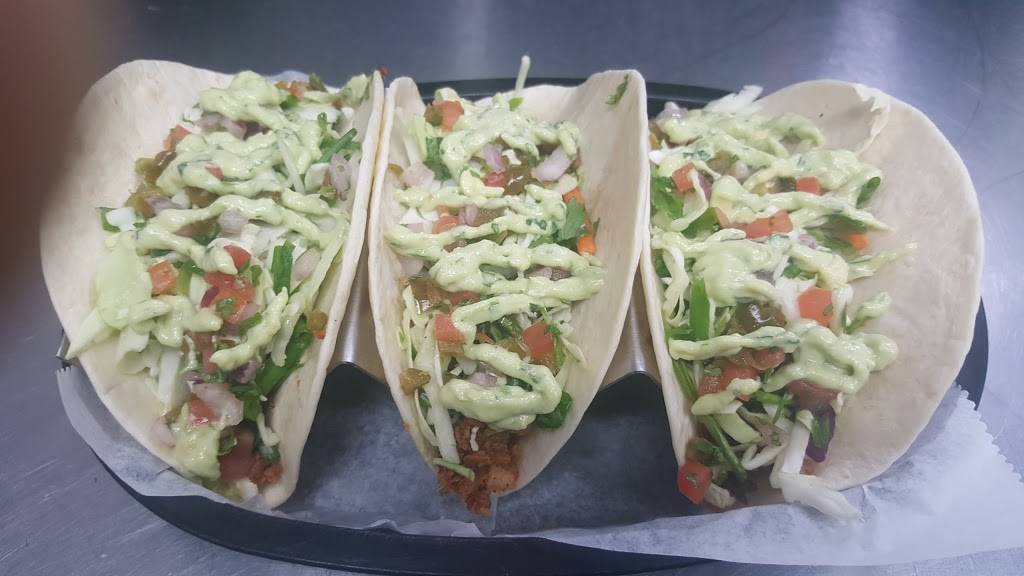 Rochs Place | restaurant | 101 N Main St, St Joseph, IL 61873, USA | 2174692660 OR +1 217-469-2660