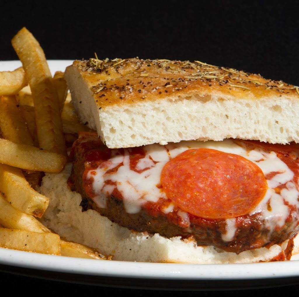 George Murphys at the Creek | restaurant | 36000 W Seven Mile Rd, Livonia, MI 48152, USA | 2484731300 OR +1 248-473-1300