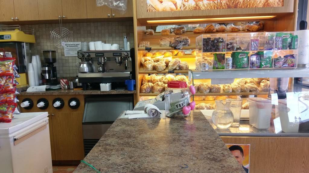 Rico Pan Bakery & Restaurant | bakery | 18636 NW 67th Ave, Hialeah, FL 33015, USA | 3056213381 OR +1 305-621-3381