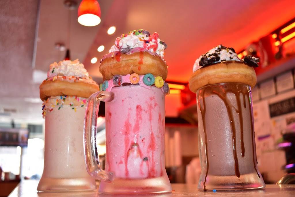 Twisted Burger Round Lake | restaurant | 301 N Cedar Lake Rd, Round Lake, IL 60073, USA | 2247575796 OR +1 224-757-5796