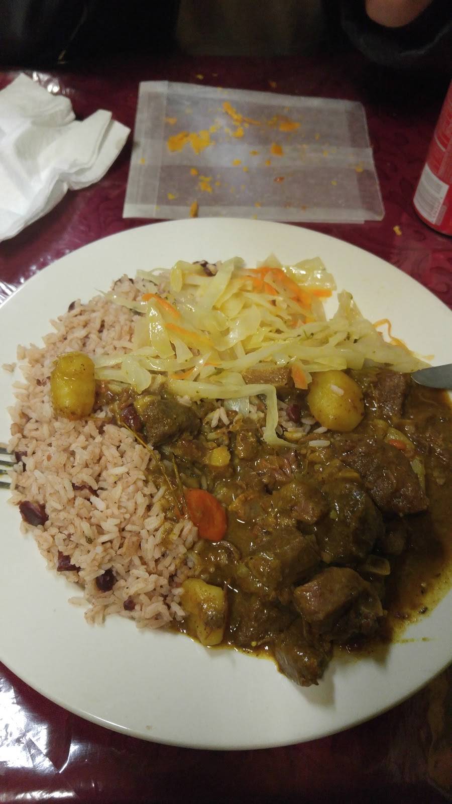 Mikeys Jamaican Restaurant & Pub | restaurant | 736 E Main St, Waterbury, CT 06702, USA | 2037558112 OR +1 203-755-8112