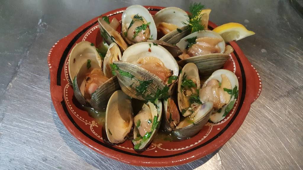 Leao Douro | restaurant | 920 A Dundas St E, Mississauga, ON L4Y 4B7, Canada | 9055665326 OR +1 905-566-5326