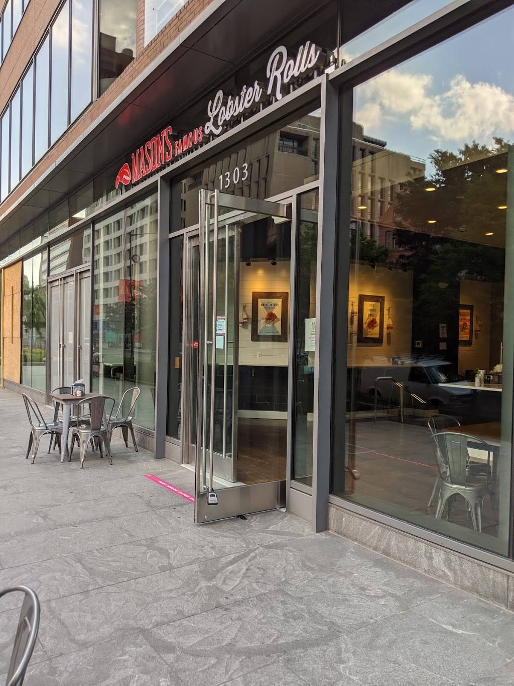 Masons Famous Lobster Rolls | restaurant | 1303 19th St NW, Washington, DC 20036, USA | 2027331450 OR +1 202-733-1450