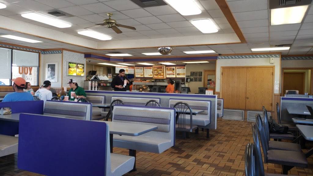 Whataburger | restaurant | 2401 W Berry St, Fort Worth, TX 76110, USA | 8179246681 OR +1 817-924-6681