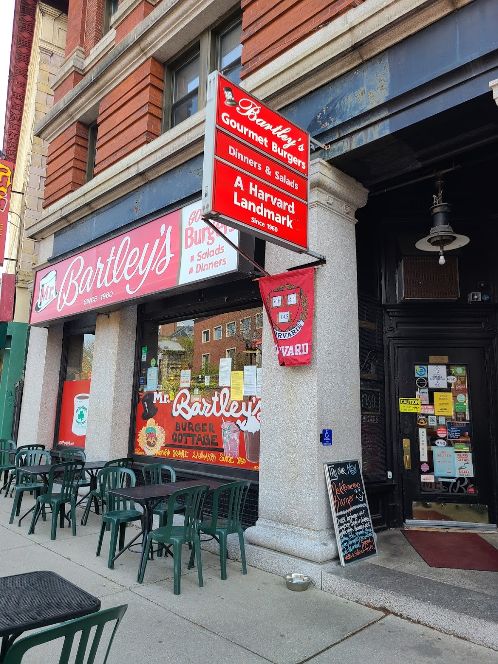 Mr. Bartleys Burger Cottage | restaurant | 1246 Massachusetts Ave, Cambridge, MA 02138, USA | 6173546559 OR +1 617-354-6559