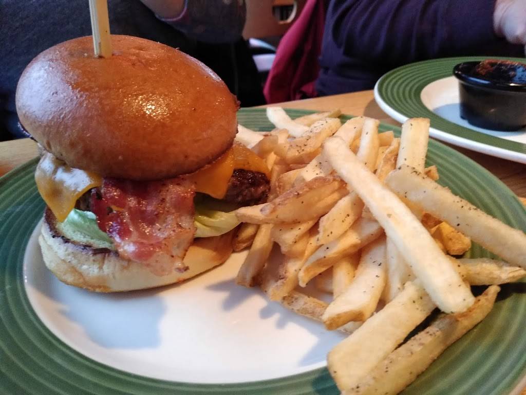 Applebees Grill + Bar | restaurant | 6845 E State St, Rockford, IL 61108, USA | 8152268818 OR +1 815-226-8818