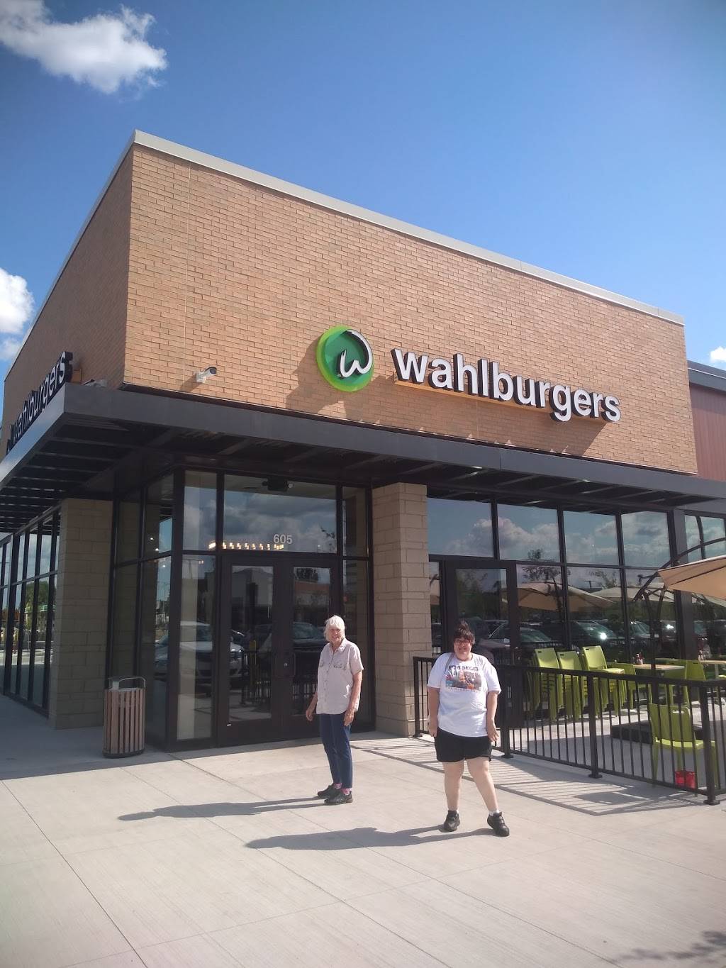 Wahlburgers | restaurant | 30955 Woodward Ave Suite 605, Royal Oak, MI 48073, USA | 2488508601 OR +1 248-850-8601