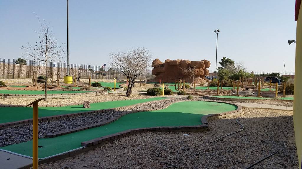 Adventure Zone | restaurant | 251 Redd Rd, El Paso, TX 79932, USA | 9155859663 OR +1 915-585-9663