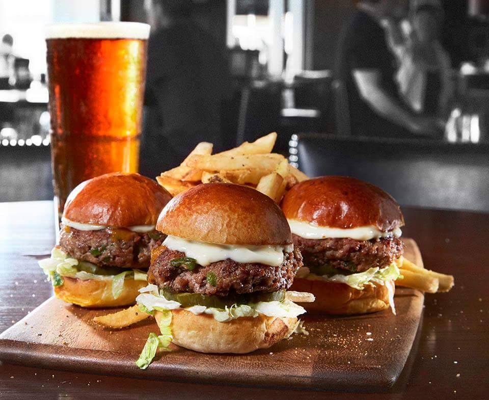 Bar Louie | night club | 1488 North Rochester Road, Rochester Hills, MI 48307, USA | 2482185114 OR +1 248-218-5114