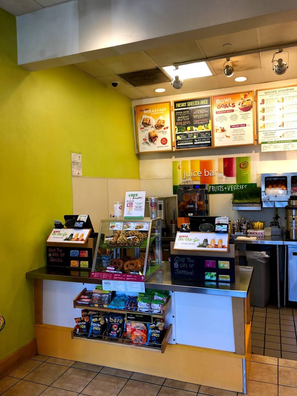 Jamba Juice Ventura & Hayvenhurst | restaurant | 16443 Ventura Blvd, Encino, CA 91436, USA | 8185010046 OR +1 818-501-0046