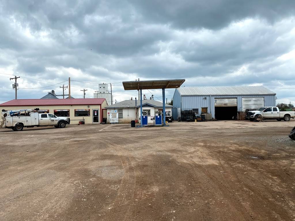 Moores Farm Service Center | restaurant | 602 US-270, Calumet, OK 73014, USA | 4058932510 OR +1 405-893-2510