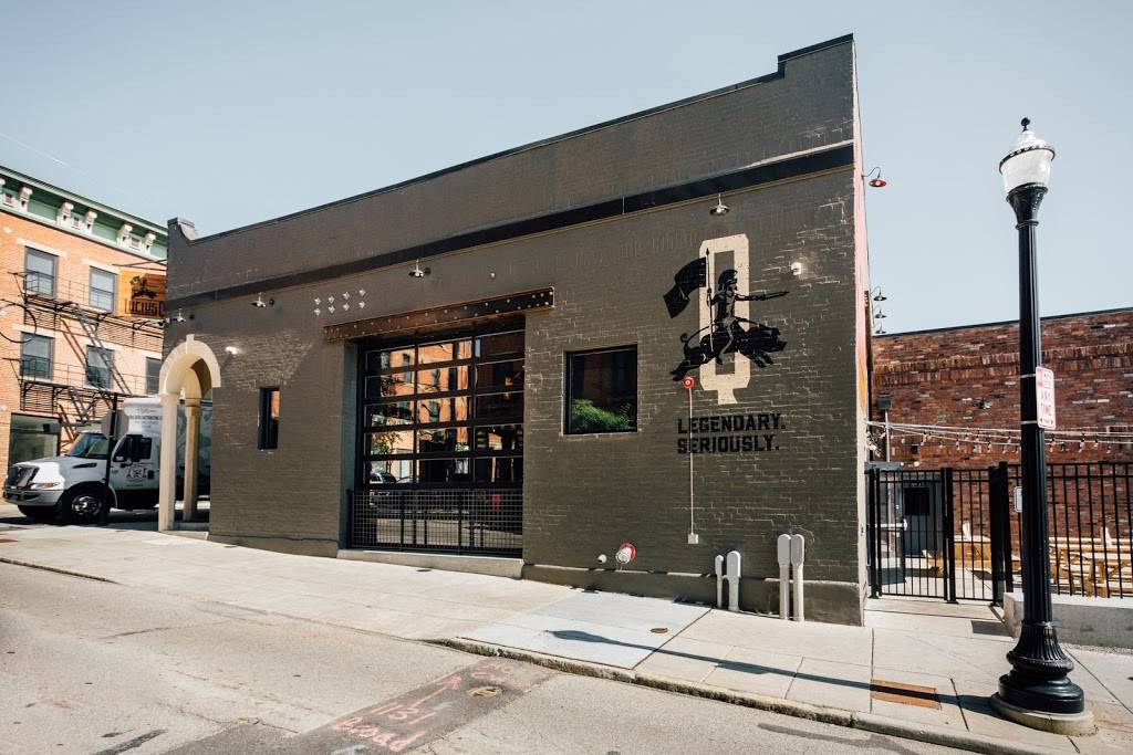 Lucius Q | restaurant | 1131 Broadway St, Cincinnati, OH 45202, USA | 5134214227 OR +1 513-421-4227