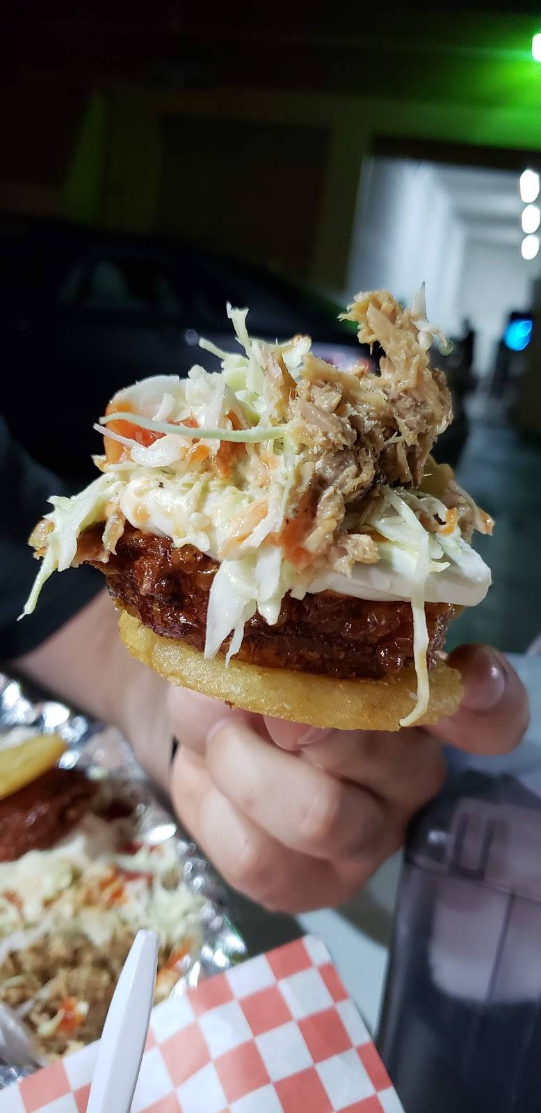 Pipo Burgers on Wheels | restaurant | 8132 NW 67th St, Miami, FL 33166, USA | 3053939694 OR +1 305-393-9694