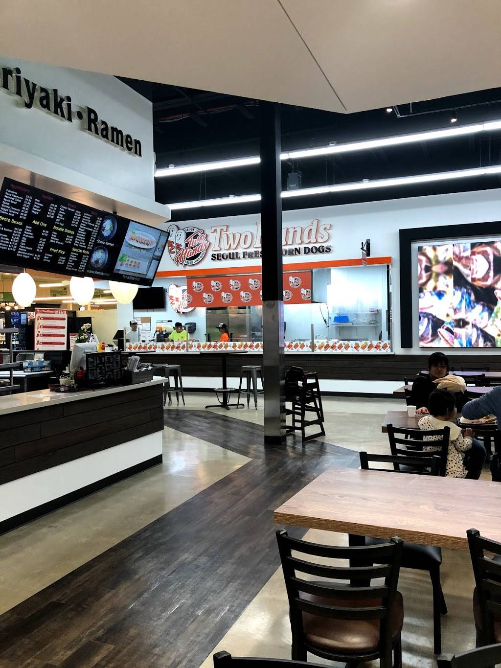 Two Hands Hotdog | restaurant | 2405 S Stemmons Fwy Ste 133, Lewisville, TX 75067, USA | 9729404766 OR +1 972-940-4766