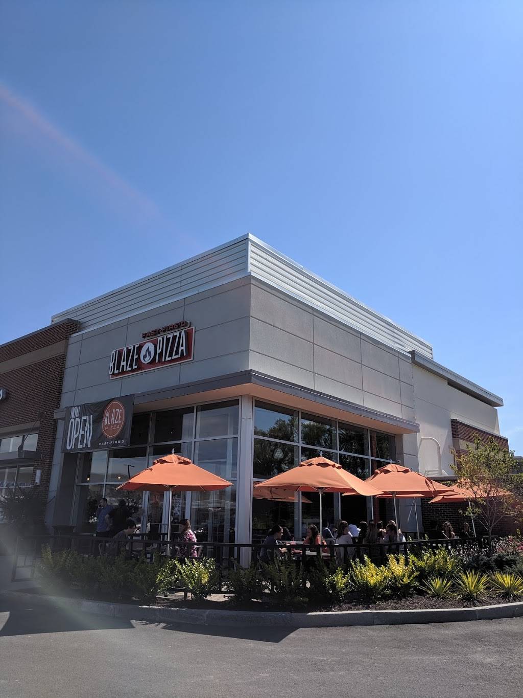 Blaze Pizza | meal takeaway | Marshalls Place, 5743 Widewaters Pkwy #400, Syracuse, NY 13214, USA | 3153960434 OR +1 315-396-0434