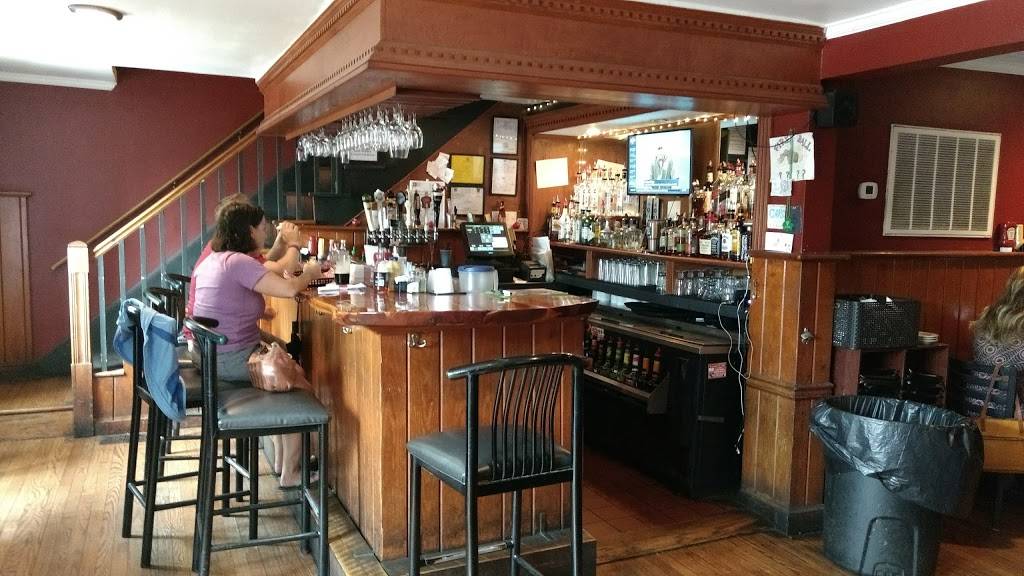 Red Horse Tavern LLC | restaurant | 118 W Washington St, Middleburg, VA 20117, USA | 5406876443 OR +1 540-687-6443