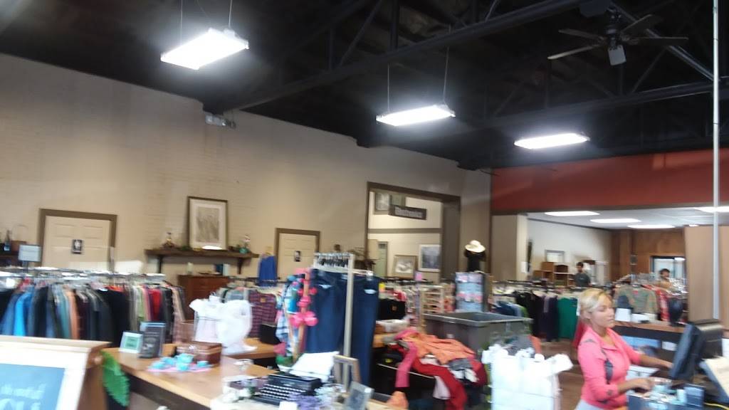 Lucky Strike Jr. | restaurant | 710 W North 1st St, Seneca, SC 29678, USA | 8648824319 OR +1 864-882-4319