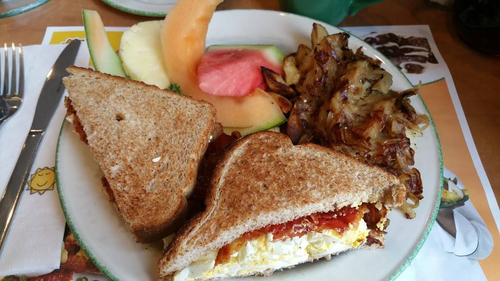 Cora déjeuners - Breakfast and Lunch | restaurant | 3836 Boulevard de la Côte-Vertu, Saint-Laurent, QC H4R 1P8, Canada | 5149567444 OR +1 514-956-7444