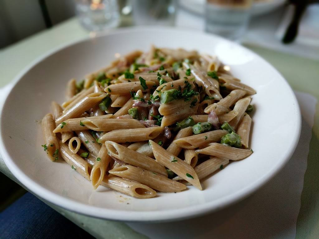 Pasta Beach Newport | restaurant | 138 Bellevue Ave, Newport, RI 02840, USA | 4018472222 OR +1 401-847-2222