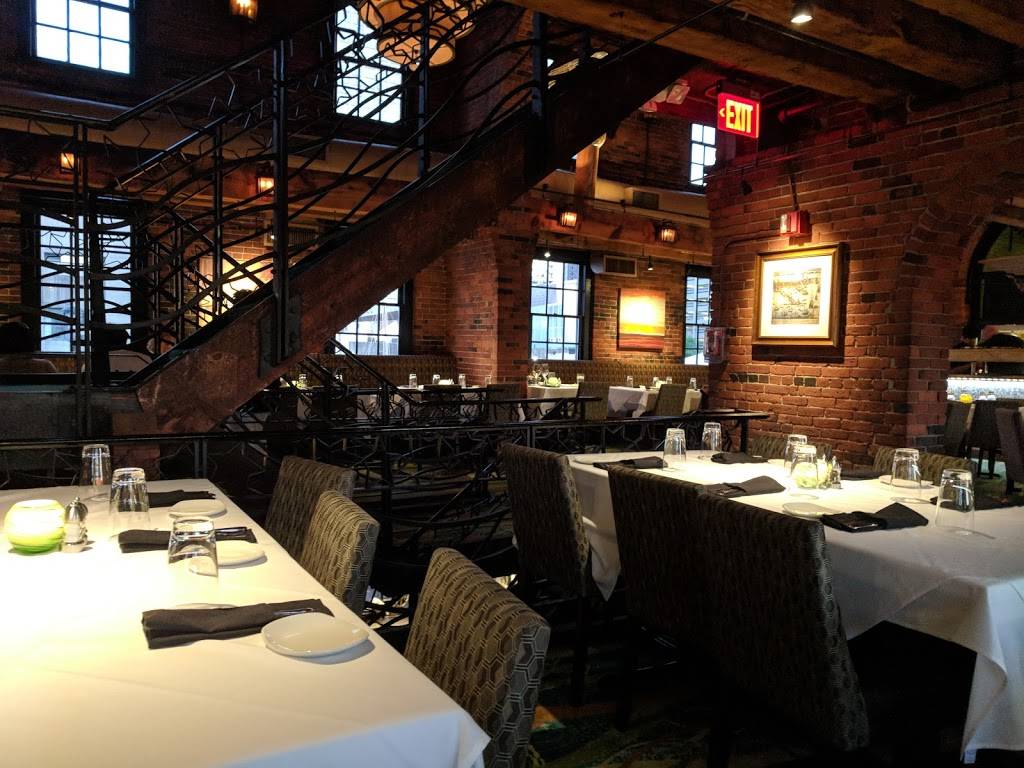 Chart House | restaurant | 60 Long Wharf, Boston, MA 02110, USA | 6172271576 OR +1 617-227-1576