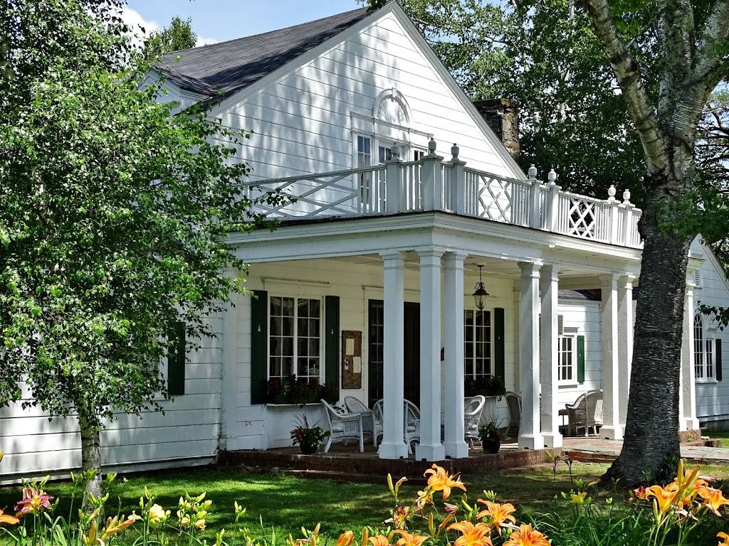 Lakewood Inn Restaurant | restaurant | 76 Theater Rd, Madison, ME 04950, USA | 2078584403 OR +1 207-858-4403