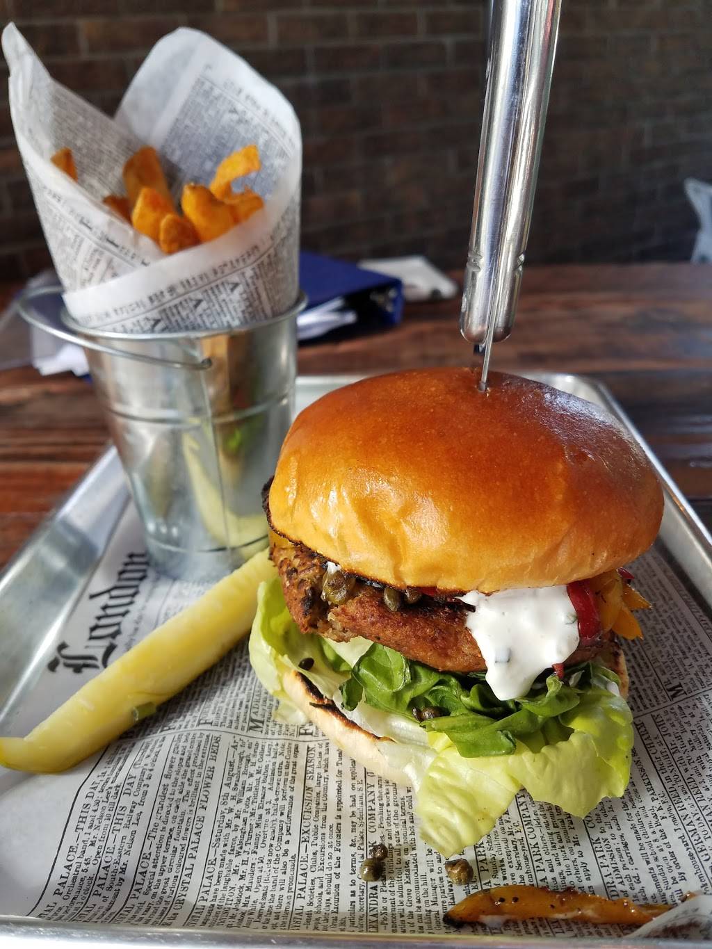 Hamptons818 | restaurant | 14917 Ventura Blvd, Sherman Oaks, CA 91403, USA | 8185012700 OR +1 818-501-2700