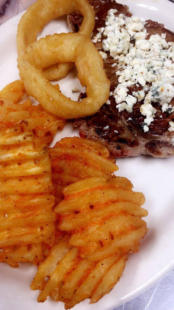 Nineteenth Hole Restaurant | restaurant | 650 Brooklawn Ave, Bridgeport, CT 06604, USA | 2033335752 OR +1 203-333-5752