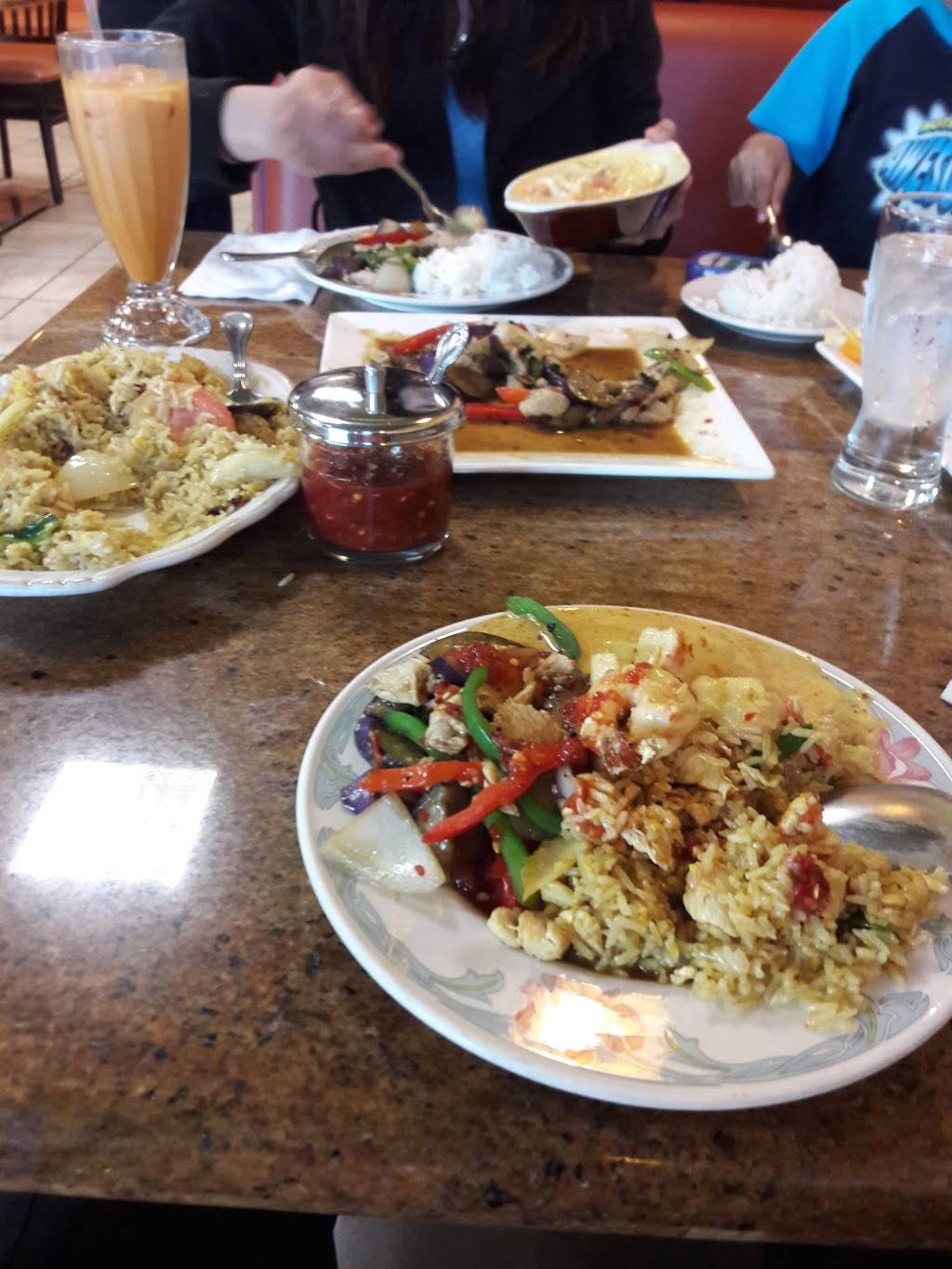 Renu Nakorn | restaurant | 13019 Rosecrans Ave Ste 105, Norwalk, CA 90650, USA | 5629212124 OR +1 562-921-2124