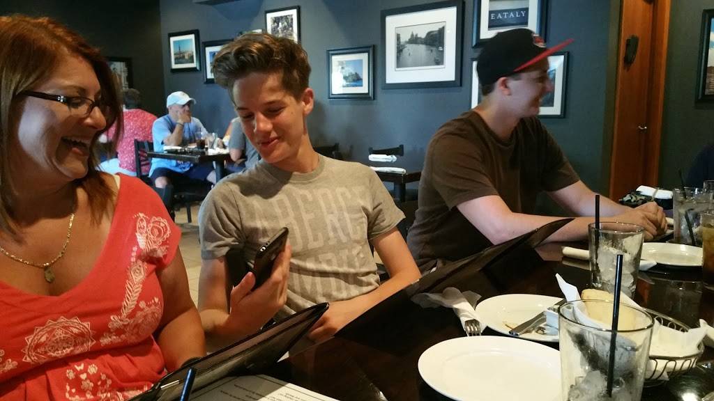 Dominics Santos | restaurant | 21467 Lorain Rd, Cleveland, OH 44126, USA | 4403337437 OR +1 440-333-7437