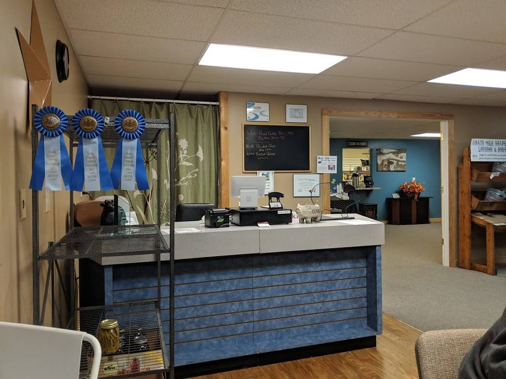 Dn’D Family Farms The Smoky Pig | restaurant | 8495 Woodbury Pike, Hollidaysburg, PA 16648, USA | 8143175234 OR +1 814-317-5234