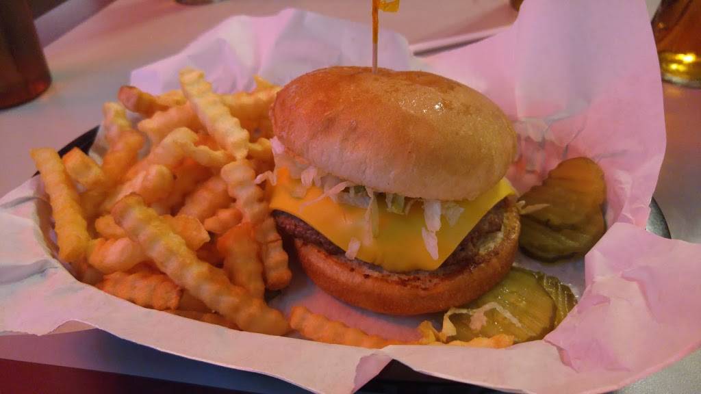 Zekes Place | restaurant | 7700 W Old Shakopee Rd # 115, Bloomington, MN 55438, USA | 9528295629 OR +1 952-829-5629