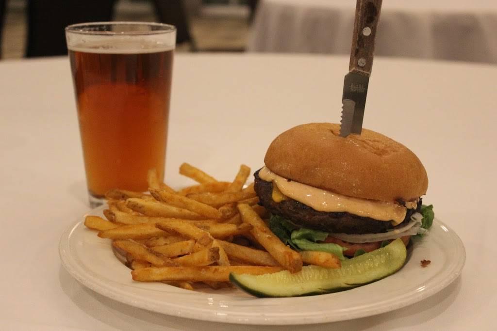 Dannys on the Green | restaurant | 6250 Club House Dr SE, Salem, OR 97306, USA | 5033634653 OR +1 503-363-4653