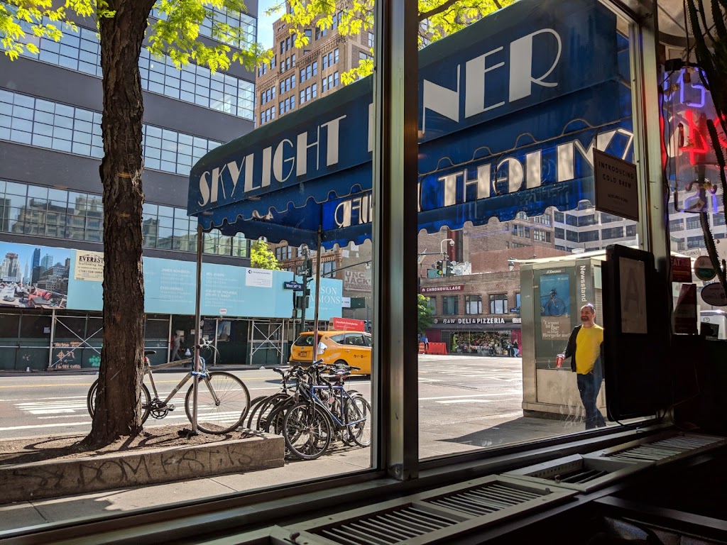 Starlight Diner | restaurant | 402 W 34th St, New York, NY 10001, USA | 2129565151 OR +1 212-956-5151