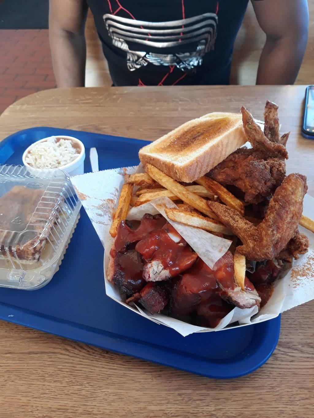 Hickory Hut | restaurant | 647 University Ave W, St Paul, MN 55104, USA | 6512249464 OR +1 651-224-9464