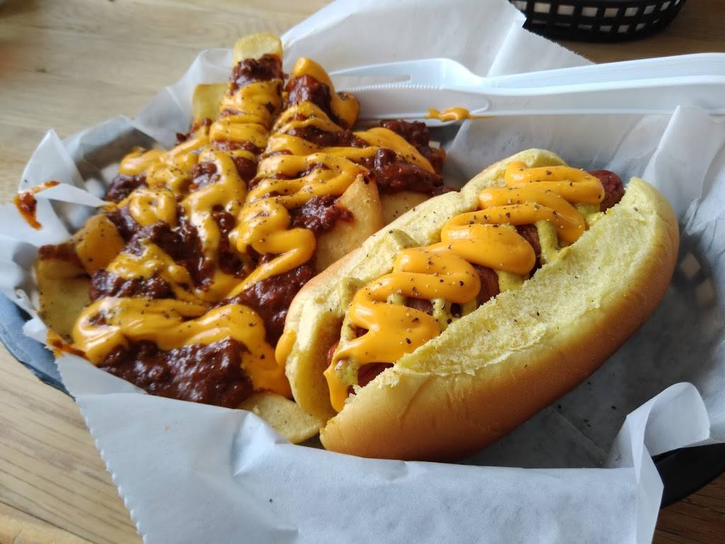 Chill-E-Dogs | restaurant | 613 N Ridgewood Ave, Edgewater, FL 32132, USA | 3868478300 OR +1 386-847-8300