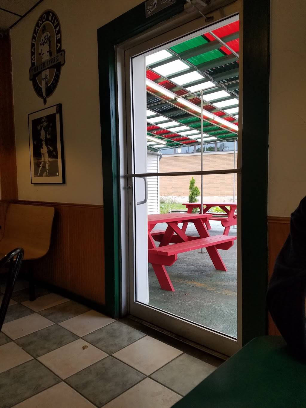 Santinos Pizza | restaurant | 2 Main St, Oakfield, NY 14125, USA | 5859485266 OR +1 585-948-5266