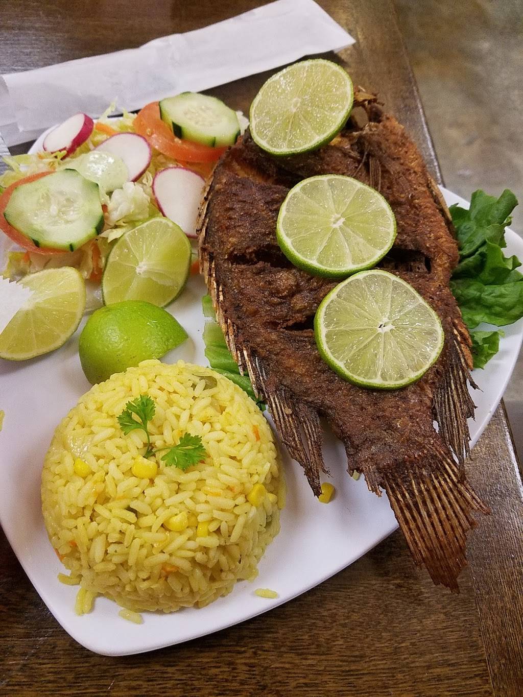 El Pupusodromo | restaurant | 2303, 12325, Veterans Memorial Dr, Houston, TX 77014, USA | 2815872800 OR +1 281-587-2800