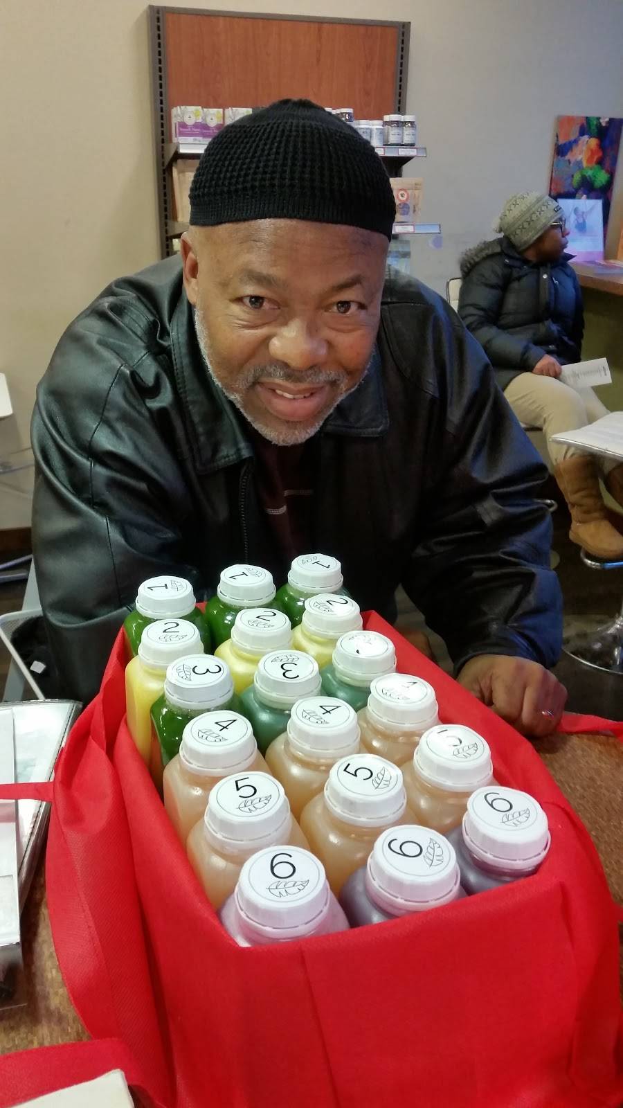 The Juice Kitchen | restaurant | 1617 W North Ave, Milwaukee, WI 53205, USA | 4148978635 OR +1 414-897-8635