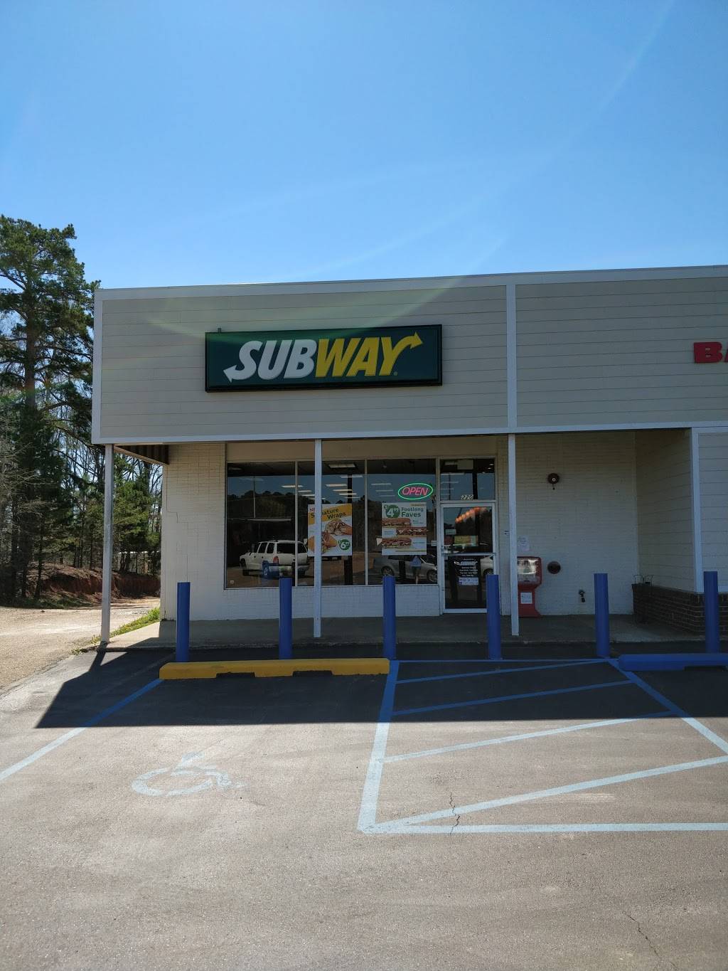 Subway | meal takeaway | 220 E Government St, Brandon, MS 39042, USA | 6018258383 OR +1 601-825-8383